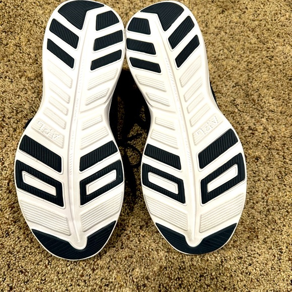 APL Women’s TechLoom Phantom Sneakers - Picture 6 of 8